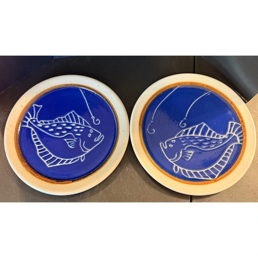Ahna Iredale‎ Studio Pottery 2 Plates Blue White Fish Sgraffito Alaska Artist 9